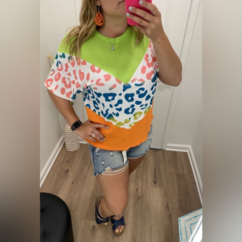 NWT neon green orange leopard chevron short sleeve top size medium